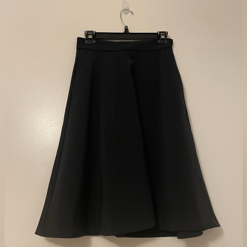 Banana Republic Silky Flowy Black A-line Midi Neutral Skirt Size 4